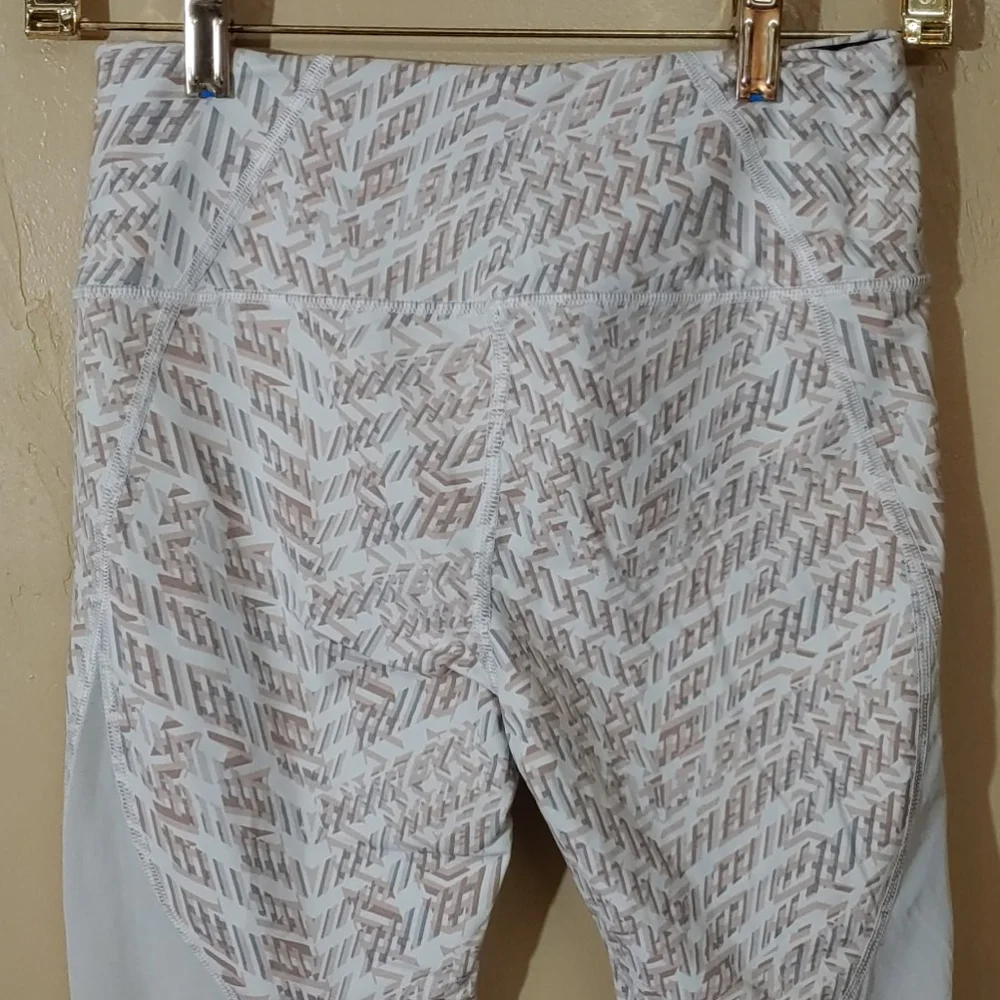 Victoria's Secret Mesh Side Cut Out Capris S NWOT - Picture 6 of 8